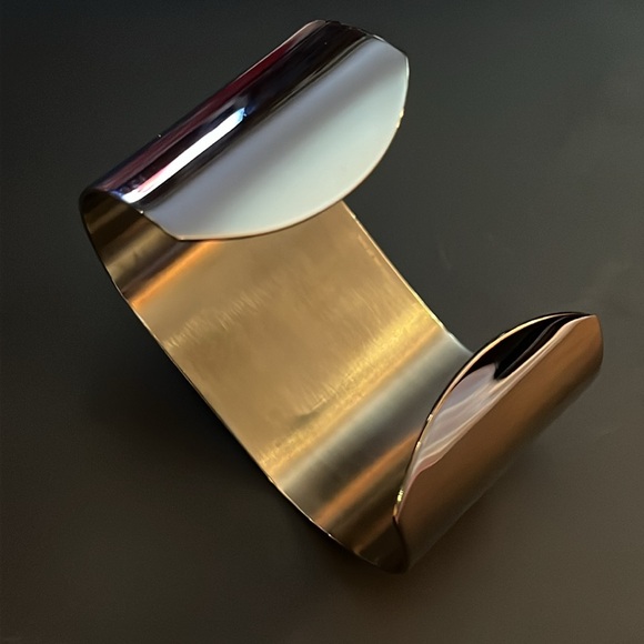 Stainless steel pyramid cuff - Picture 7 of 14